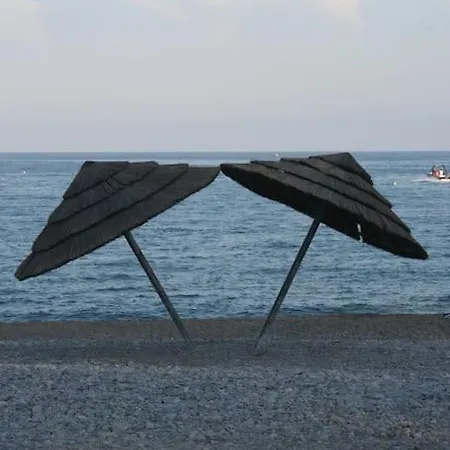 Apartment Avec Piscine Sur La Cote D'azur *