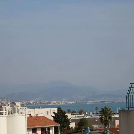 Avec Piscine Sur La Cote D'azur