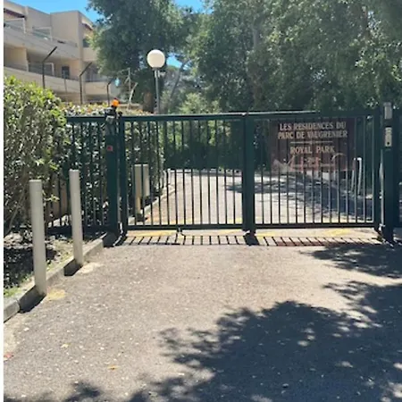 Avec Piscine Sur La Cote D'azur *